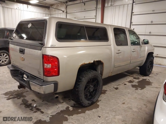2007 Chevrolet Silverado 1500 LT w/1LT with VIN 3GCEK13307G545178, listed as a IAAI auction lot 41364329 with 241,256 mi miles. Bid and sale history available at carsss.com. Image 4.
