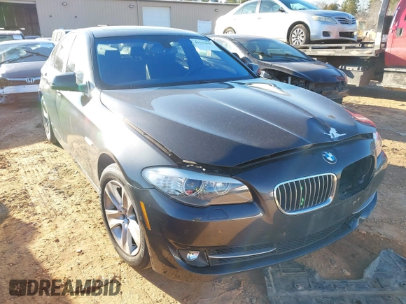 2013 BMW 5 Series 528i xDrive z VIN WBAXH5C58DD109555, wystawiony jako IAAI lot #41331845 z przebiegiem 168 391 mil mil oraz . Historia ofert i sprzedaży dostępna na DreamBid. Obrazek 1.