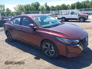 2024 Nissan Sentra SV z VIN 3N1AB8CV0RY232527, wystawiony jako IAAI lot #42766856 z przebiegiem 67 085 mil mil oraz . Historia ofert i sprzedaży dostępna na DreamBid. Obrazek 1.