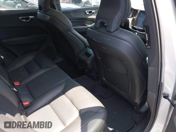 2020 Volvo XC60 Momentum z VIN YV4102DK8L1429104, wystawiony jako IAAI lot #42432652 z przebiegiem 35 429 mil mil oraz . Historia ofert i sprzedaży dostępna na DreamBid. Obrazek 8.