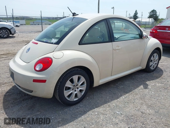 2009 Volkswagen New Beetle Coupe S with VIN 3VWPW31C89M502298, listed as a IAAI auction lot 42077755 with 113,045 mi miles. Bid and sale history available at carsss.com. Image 4.