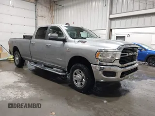 2020 Ram 2500 Big Horn z VIN 3C6UR5JL0LG116089, wystawiony jako IAAI lot #41433137 z przebiegiem 53 399 mil mil oraz . Historia ofert i sprzedaży dostępna na DreamBid. Obrazek 1.
