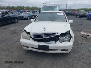 2003 Mercedes-Benz C 240 z VIN WDBRF81J63F366329, wystawiony jako IAAI lot #42085870 z przebiegiem 106 797 mil mil oraz . Historia ofert i sprzedaży dostępna na DreamBid. Obrazek 12.