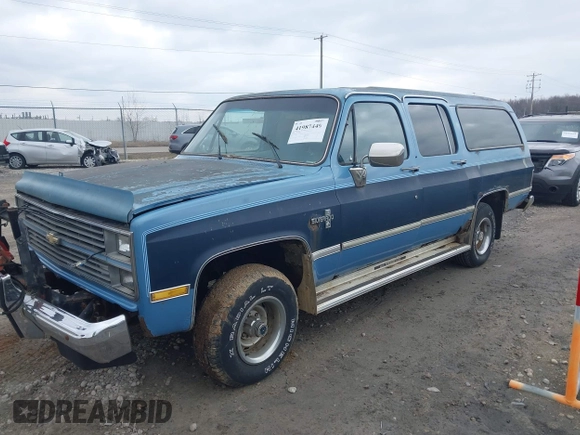 1984 Chevrolet Suburban z VIN 1G8FK16C6EF130150, wystawiony jako IAAI lot #41987449 z przebiegiem 91 357 mil mil oraz . Historia ofert i sprzedaży dostępna na DreamBid. Obrazek 2.