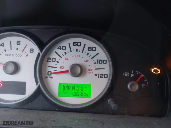 2005 Ford Escape XLT with VIN 1FMYU93125KA69876, listed as a IAAI auction lot 41923043 with 186,306 mi miles. Bid and sale history available at carsss.com. Image 7.