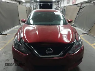 2018 Nissan Altima SR with VIN 1N4AL3AP4JC120138, listed as a IAAI auction lot 42111389 with 69,939 mi miles and . Bid and sale history available at carsss.com. Image 12.