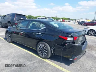 2024 Nissan Altima SV with VIN 1N4BL4DV0RN346293, listed as a IAAI auction lot 42137294 with 32,107 mi miles and . Bid and sale history available at carsss.com. Image 3.