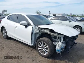 2018 Mazda 3 Sport z VIN 3MZBN1U7XJM197018, wystawiony jako IAAI lot #42229988 z przebiegiem 82 555 mil mil oraz . Historia ofert i sprzedaży dostępna na DreamBid. Obrazek 1.