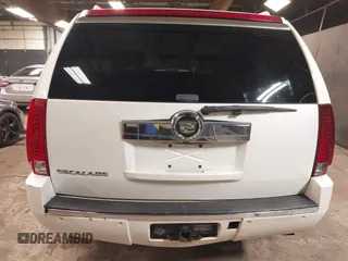 2007 Cadillac Escalade z VIN 1GYFK63837R238451, wystawiony jako IAAI lot #42368857 z przebiegiem 182 030 mil mil oraz . Historia ofert i sprzedaży dostępna na DreamBid. Obrazek 17.