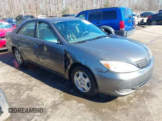 2002 Toyota Camry XLE z VIN 4T1BF30K82U522991, wystawiony jako IAAI lot #41578919 z przebiegiem 306 656 mil mil oraz . Historia ofert i sprzedaży dostępna na DreamBid. Obrazek 1.