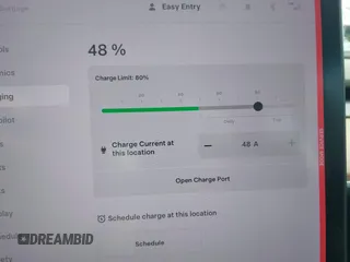 2018 Tesla Model 3 Long Range Battery z VIN 5YJ3E1EA2JF011588, wystawiony jako IAAI lot #42304226 z przebiegiem 56 819 mil mil oraz . Historia ofert i sprzedaży dostępna na DreamBid. Obrazek 17.