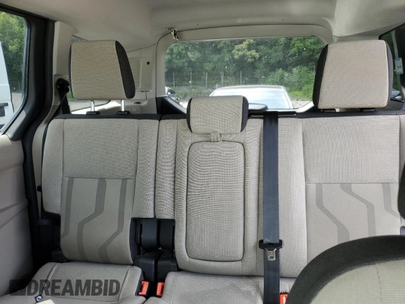 2015 Ford Transit Connect XLT z VIN NM0GE9F75F1198079, wystawiony jako Copart lot #64937115 z przebiegiem 146 808 mil mil oraz Czysty tytuł • Clean title. Historia ofert i sprzedaży dostępna na DreamBid. Obrazek 10.