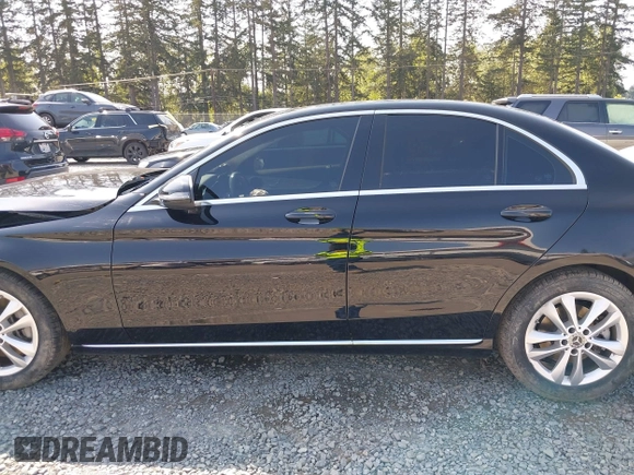 2019 Mercedes-Benz C 300 z VIN 55SWF8DB9KU291393, wystawiony jako IAAI lot #42105875 z przebiegiem 38 853 mil mil oraz . Historia ofert i sprzedaży dostępna na DreamBid. Obrazek 14.