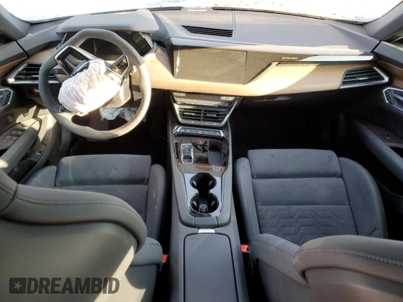 2023 Audi e-tron GT Premium Plus z VIN WAUFJBFW1P7003924, wystawiony jako Copart lot #87554385 z przebiegiem Nie podano mil oraz Szkody całkowita. Historia ofert i sprzedaży dostępna na DreamBid. Obrazek 8.