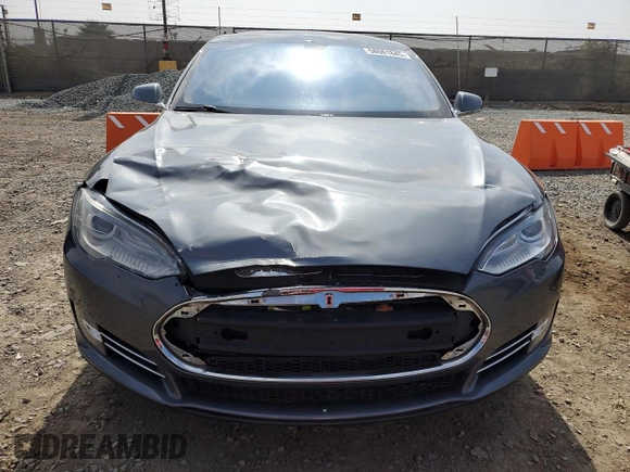 2013 Tesla Model S z VIN 5YJSA1CG9DFP09733, wystawiony jako Copart lot #58081845 z przebiegiem 88 163 mil mil oraz Szkoda całkowita • Salvage title. Historia ofert i sprzedaży dostępna na DreamBid. Obrazek 5.