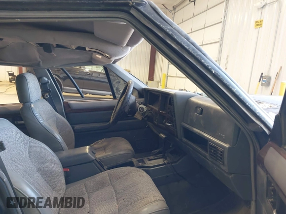 1996 Jeep Cherokee Country with VIN 1J4FJ78S6TL131226, listed as a IAAI auction lot 42367508 with 207,615 mi miles and . Bid and sale history available at DreamBid. Image 5.
