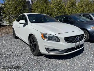 2015 Volvo S60 T6 Drive-E Platinum with VIN YV149MFM1F2337521, listed as a Copart auction lot 54000355 with 124,971 mi miles and Clean Title. Bid and sale history available at carsss.com. Image 1.