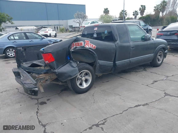 2000 Chevrolet S-10 LS with VIN 1GCCS19W5Y8161574, listed as a IAAI auction lot 41935197 with 255,231 mi miles. Bid and sale history available at carsss.com. Image 4.