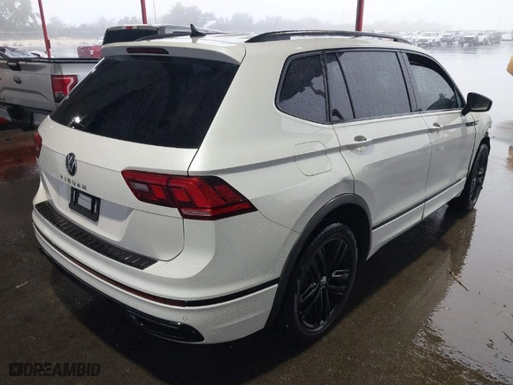 2022 Volkswagen Tiguan SE R-Line Black with VIN 3VVCB7AX8NM139424, listed as a IAAI auction lot 41197454 with 75,341 mi miles. Bid and sale history available at carsss.com. Image 4.