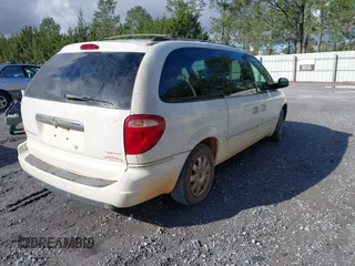 2005 Chrysler Town & Country Limited with VIN 2C8GP64L35R116970, listed as a IAAI auction lot 41764352 with 261,044 mi miles. Bid and sale history available at carsss.com. Image 4.