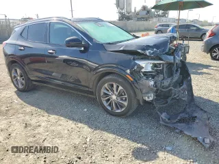2020 Buick Encore GX Select z VIN KL4MMDSL2LB092302, wystawiony jako Copart lot #52557685 z przebiegiem 40 632 mil mil oraz Szkoda całkowita • Salvage title. Historia ofert i sprzedaży dostępna na DreamBid. Obrazek 4.