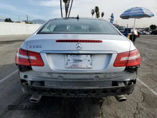 2013 Mercedes-Benz E 350 with VIN WDDKJ5KB7DF190650, listed as a Copart auction lot 42246695 with 194,786 mi miles and Salvage title. Bid and sale history available at DreamBid. Image 6.