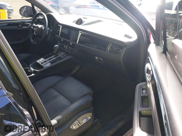 2022 Porsche Macan with VIN WP1AA2A56NLB01345, listed as a IAAI auction lot 41575471 with 22,445 mi miles. Bid and sale history available at carsss.com. Image 5.