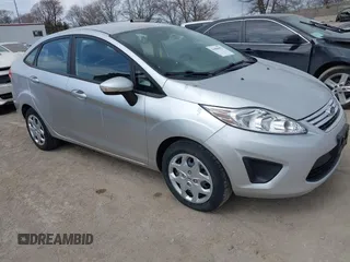 2013 Ford Fiesta SE z VIN 3FADP4BJ3DM207999, wystawiony jako IAAI lot #41880992 z przebiegiem 133 443 mil mil oraz . Historia ofert i sprzedaży dostępna na DreamBid. Obrazek 1.