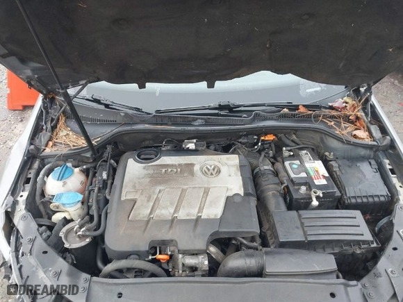 2013 Volkswagen Golf TDI with VIN WVWDM7AJ3DW133098, listed as a IAAI auction lot 41129134 with 89,753 mi miles. Bid and sale history available at carsss.com. Image 10.
