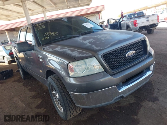 2004 Ford F-150 XLT with VIN 1FTRW12W14KD43052, listed as a IAAI auction lot 41439615 with 241,554 mi miles. Bid and sale history available at carsss.com. Image 1.