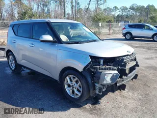 2021 Kia Soul LX with VIN KNDJ23AU5M7766336, listed as a IAAI auction lot 41493303 with 81,964 mi miles. Bid and sale history available at carsss.com. Image 1.