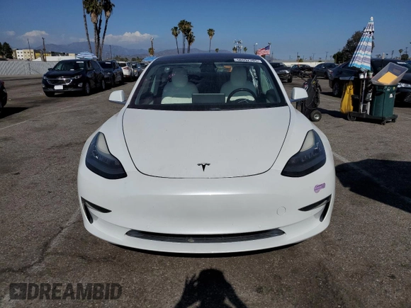 2018 Tesla Model 3 Long Range Battery z VIN 5YJ3E1EB7JF096808, wystawiony jako Copart lot #56592705 z przebiegiem 30 883 mil mil oraz Szkody całkowita. Historia ofert i sprzedaży dostępna na DreamBid. Obrazek 5.
