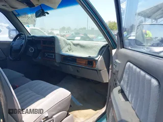 1995 Dodge Dakota z VIN 1B7GL23Y9SW925105, wystawiony jako IAAI lot #42460138 z przebiegiem 125 389 mil mil oraz . Historia ofert i sprzedaży dostępna na DreamBid. Obrazek 5.