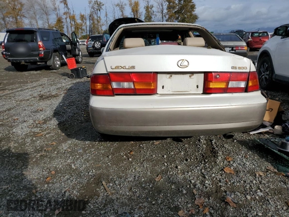 1997 Lexus ES 300 Luxury Sport Sdn with VIN JT8BF22GXV0045837, listed as a Copart auction lot 75062524 with 294,766 mi miles and Salvage Title. Bid and sale history available at carsss.com. Image 6.