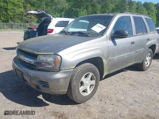 2005 Chevrolet TrailBlazer LS with VIN 1GNDS13S152161295, listed as a IAAI auction lot 42049285 with 188,208 mi miles. Bid and sale history available at carsss.com. Image 2.