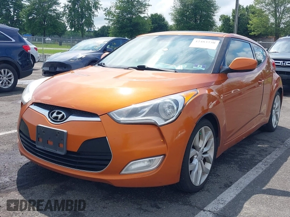 2013 Hyundai Veloster w/Black Int z VIN KMHTC6AD4DU169568, wystawiony jako IAAI lot #42483730 z przebiegiem 214 625 mil mil oraz . Historia ofert i sprzedaży dostępna na DreamBid. Obrazek 2.