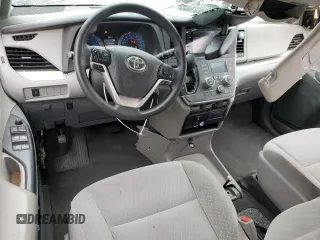 2018 Toyota Sienna LE Auto Access Seat with VIN 5TDKZ3DC6JS924316, listed as a Copart auction lot 61822215 with 123,396 mi miles and Salvage title. Bid and sale history available at DreamBid. Image 8.