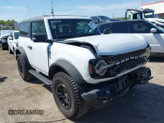 2022 Ford Bronco с VIN 1FMDE5CP1NLB68286, выставлен на аукционе IAAI как лот 42099465 с пробегом 16 323 миль миль и . История ставок и продаж доступна на DreamBid. Изображение 1.