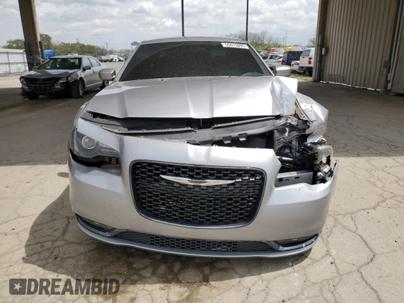 2016 Chrysler 300 S Alloy Edition z VIN 2C3CCAGGXGH244553, wystawiony jako Copart lot #55015095 z przebiegiem 93 003 mil mil oraz Szkoda całkowita • Salvage title. Historia ofert i sprzedaży dostępna na DreamBid. Obrazek 5.