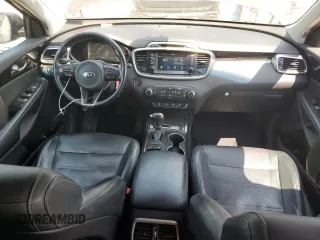 2017 Kia Sorento EX z VIN 5XYPH4A17HG278955, wystawiony jako Copart lot #58809575 z przebiegiem 44 997 mil mil oraz Szkoda całkowita • Salvage title. Historia ofert i sprzedaży dostępna na DreamBid. Obrazek 8.