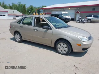 2007 Ford Focus S z VIN 1FAHP34N07W351509, wystawiony jako IAAI lot #42438875 z przebiegiem 158 399 mil mil oraz . Historia ofert i sprzedaży dostępna na DreamBid. Obrazek 1.