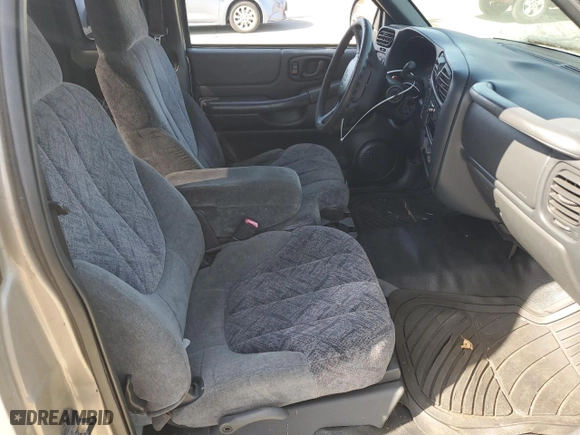 2002 GMC Sonoma SLS with VIN 1GTCS195028184355, listed as a Copart auction lot 54255905 with 218,655 mi miles and Clean Title. Bid and sale history available at carsss.com. Image 10.