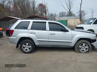 2007 Jeep Grand Cherokee Laredo with VIN 1J8HR48P77C570936, listed as a IAAI auction lot 41945531 with 200,821 mi miles. Bid and sale history available at carsss.com. Image 13.