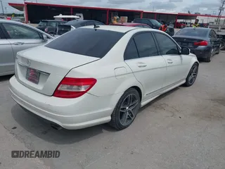 2009 Mercedes-Benz C 300 Sport z VIN WDDGF54XX9R068595, wystawiony jako IAAI lot #42362763 z przebiegiem 184 820 mil mil oraz . Historia ofert i sprzedaży dostępna na DreamBid. Obrazek 4.