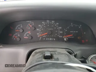 2000 Ford F-250 XL с VIN 1FTNX20F3YEC16926, выставлен на аукционе Copart как лот 43728995 с пробегом 179 899 миль миль и Списание • Salvage title. История ставок и продаж доступна на DreamBid. Изображение 9.
