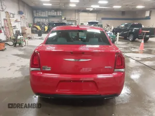 2016 Chrysler 300 S z VIN 2C3CCAGG7GH157256, wystawiony jako IAAI lot #41195851 z przebiegiem 81 172 mil mil oraz . Historia ofert i sprzedaży dostępna na DreamBid. Obrazek 17.