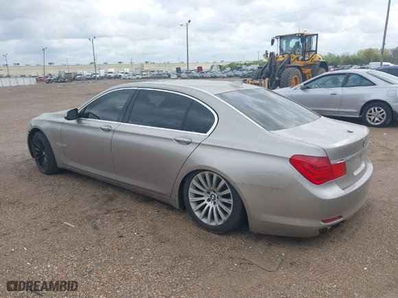 2009 BMW 7 Series 750Li with VIN WBAKB83559CY59747, listed as a IAAI auction lot 41811372 with 135,193 mi miles. Bid and sale history available at carsss.com. Image 3.