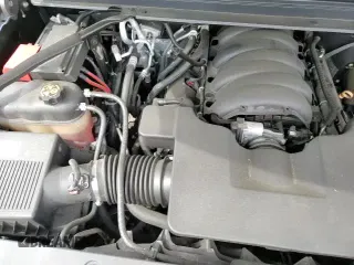 2019 Chevrolet Suburban LT с VIN 1GNSKHKC8KR335859, выставлен на аукционе Copart как лот 84557985 с пробегом 84 880 миль миль и Списание • Salvage title. История ставок и продаж доступна на DreamBid. Изображение 14.