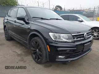 2020 Volkswagen Tiguan SE z VIN 3VV3B7AXXLM105157, wystawiony jako IAAI lot #42420109 z przebiegiem 46 946 mil mil oraz . Historia ofert i sprzedaży dostępna na DreamBid. Obrazek 1.