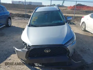 2023 Toyota Corolla Cross LE z VIN 7MUCAAAG5PV051857, wystawiony jako IAAI lot #41662222 z przebiegiem 43 394 mil mil oraz . Historia ofert i sprzedaży dostępna na DreamBid. Obrazek 12.
